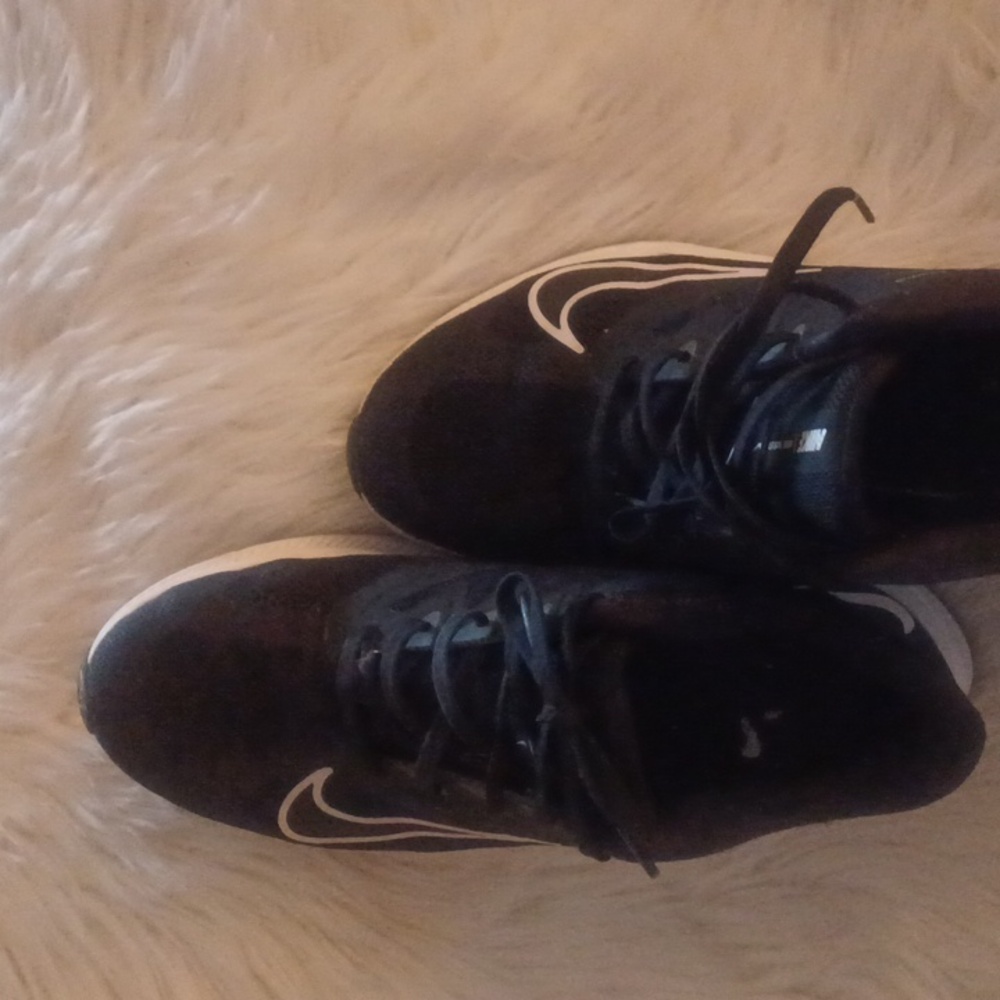 Sneaker - Picture 2 of 3